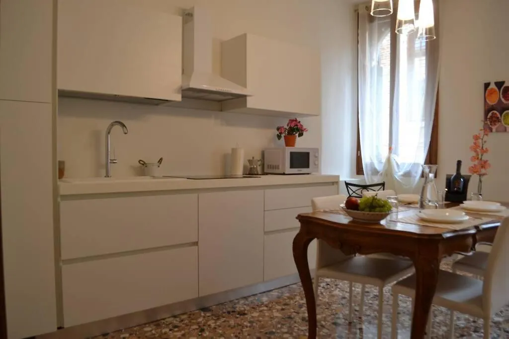 Ca' Bacio Della Luna Venice Apartment